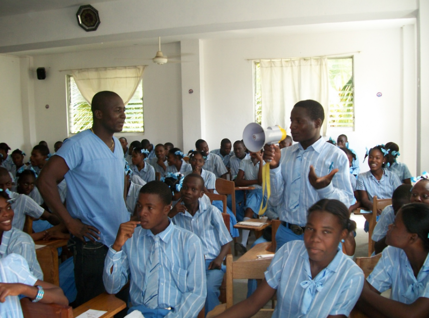 Dr. Yves Frederic estimula debates sobre la educación sexual entre jóvenes  de colegios e Institutos de Haití