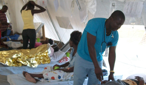 Dr. Yves Frederic  y el Grupo Salud Integral(GSI) ofrecen consultas médicas y tratamientos gratuitos a favor de personas pobres,  desfavorecidas  de zonas rurales y remotas de Haití.
